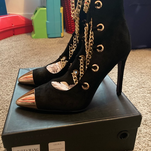 AZALEA WANG
Maverick Gold Chain Booties
These are a plus to any girls closet - Picture 5 of 7